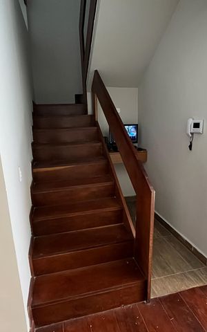 Casa à venda com 565m², 7 quartos e 3 vagasEscada
