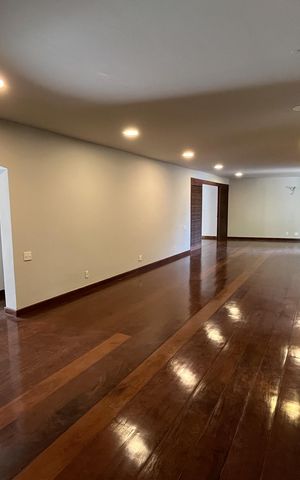 Casa à venda com 565m², 7 quartos e 3 vagasSala