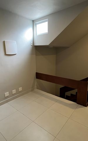 Casa à venda com 565m², 7 quartos e 3 vagasHall da escada
