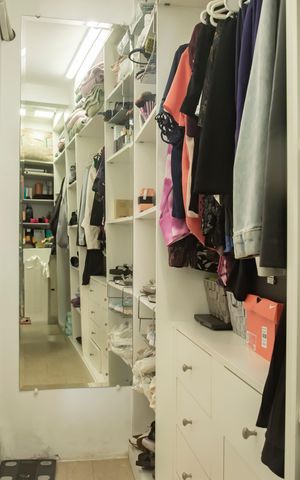 Casa à venda com 155m², 3 quartos e 2 vagasSuíte 1 - Closet