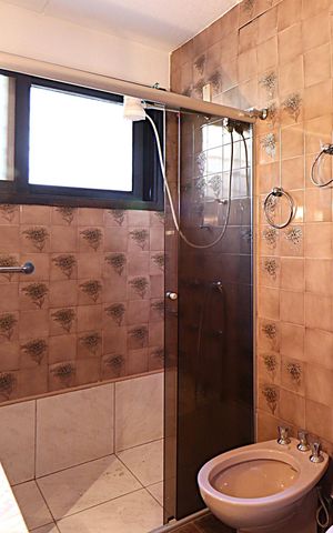 Casa para alugar com 338m², 5 quartos e 4 vagasSuíte - Banheiro