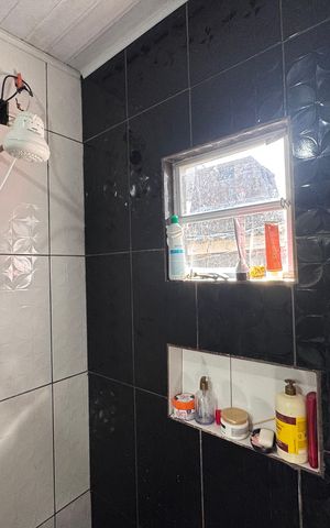 Casa à venda com 90m², 2 quartos e 2 vagas Casa à venda com 90m², 2 quartos e 2 vagasBanheiro