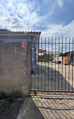 Casa à venda com 90m², 2 quartos e 2 vagas Casa à venda com 90m², 2 quartos e 2 vagasFachada