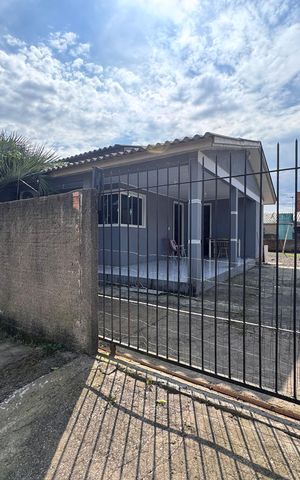 Casa à venda com 90m², 2 quartos e 2 vagas Casa à venda com 90m², 2 quartos e 2 vagasFachada