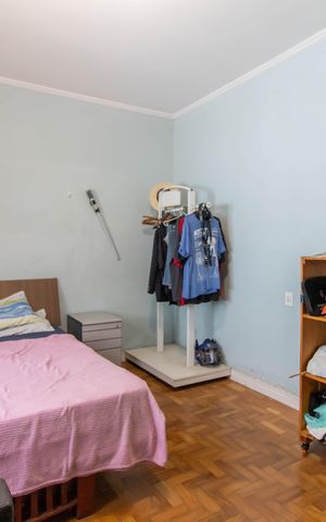 Casa à venda com 250m², 3 quartos e 3 vagas Casa à venda com 250m², 3 quartos e 3 vagasQuarto 1
