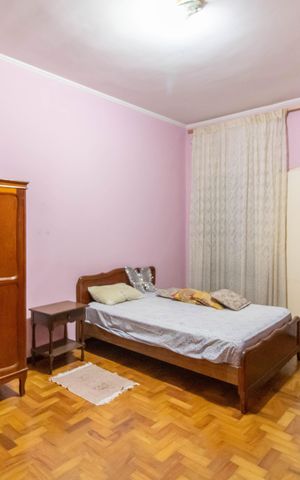 Casa à venda com 250m², 3 quartos e 3 vagas Casa à venda com 250m², 3 quartos e 3 vagasSuíte