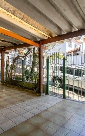 Casa à venda com 250m², 3 quartos e 3 vagas Casa à venda com 250m², 3 quartos e 3 vagasGaragem