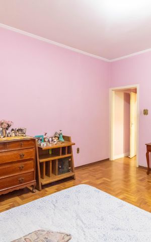 Casa à venda com 250m², 3 quartos e 3 vagas Casa à venda com 250m², 3 quartos e 3 vagasSuíte