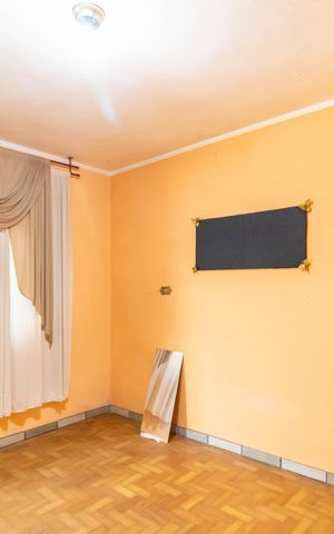 Casa à venda com 250m², 3 quartos e 3 vagas Casa à venda com 250m², 3 quartos e 3 vagasEdicula