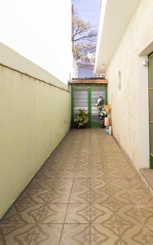 Casa à venda com 250m², 3 quartos e 3 vagas Casa à venda com 250m², 3 quartos e 3 vagasArea Externa