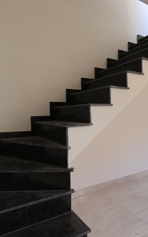 Apartamento à venda com 90m², 2 quartos e 1 vagaEscada