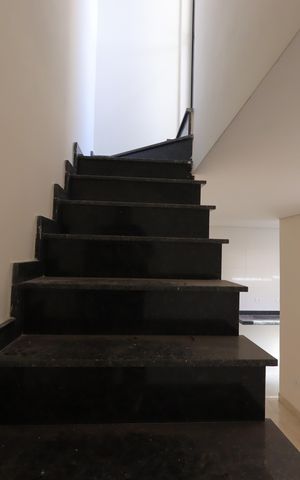 Apartamento à venda com 90m², 2 quartos e 1 vagaEscada