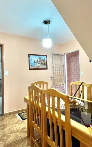 Casa à venda com 100m², 4 quartos e 1 vaga Casa à venda com 100m², 4 quartos e 1 vagaSala de Jantar