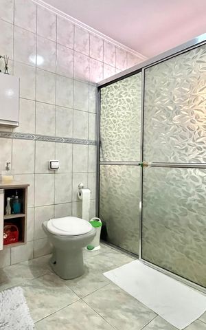 Casa à venda com 100m², 4 quartos e 1 vaga Casa à venda com 100m², 4 quartos e 1 vagaBanheiro
