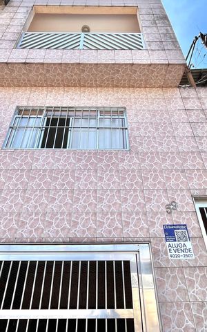 Casa à venda com 100m², 4 quartos e 1 vaga Casa à venda com 100m², 4 quartos e 1 vagaFachada
