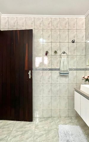 Casa à venda com 100m², 4 quartos e 1 vaga Casa à venda com 100m², 4 quartos e 1 vagaBanheiro