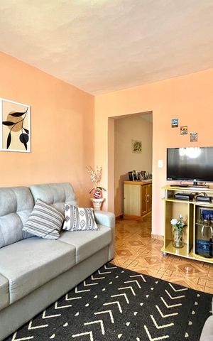 Casa à venda com 100m², 4 quartos e 1 vaga Casa à venda com 100m², 4 quartos e 1 vagaSala