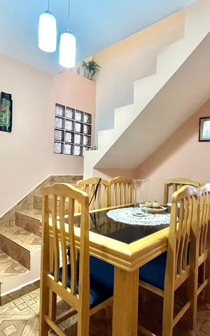 Casa à venda com 100m², 4 quartos e 1 vaga Casa à venda com 100m², 4 quartos e 1 vagaSala de Jantar
