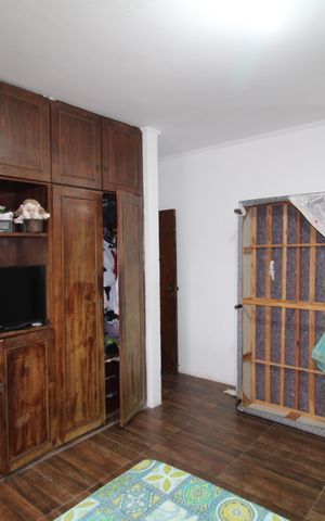 Casa à venda com 316m², 6 quartos e 2 vagasQuarto 1