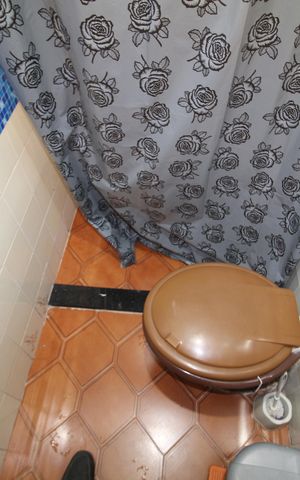 Casa à venda com 316m², 6 quartos e 2 vagasCasa 2 - Banheiro social