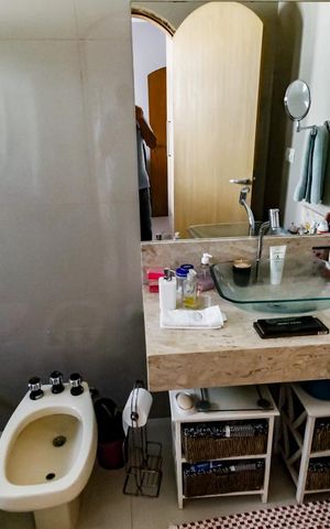 Casa à venda com 410m², 4 quartos e 4 vagas Casa à venda com 410m², 4 quartos e 4 vagasBanheiro da Suíte 1