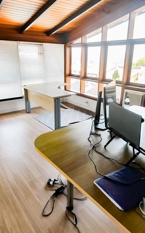 Casa à venda com 410m², 4 quartos e 4 vagas Casa à venda com 410m², 4 quartos e 4 vagasEdícula - Quarto 1