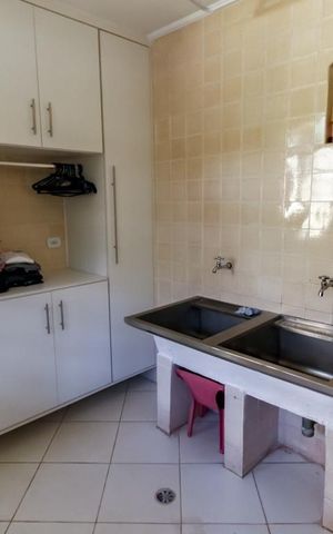 Casa à venda com 410m², 4 quartos e 4 vagas Casa à venda com 410m², 4 quartos e 4 vagasÁrea de Serviço
