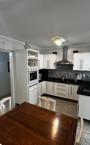 Apartamento à venda com 198m², 4 quartos e 3 vagasCozinha