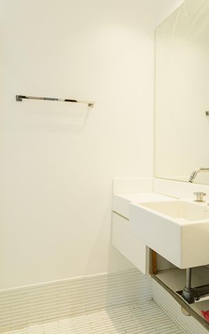 Apartamento à venda com 61m², 2 quartos e 1 vaga Apartamento à venda com 61m², 2 quartos e 1 vagaBanheiro da Suíte