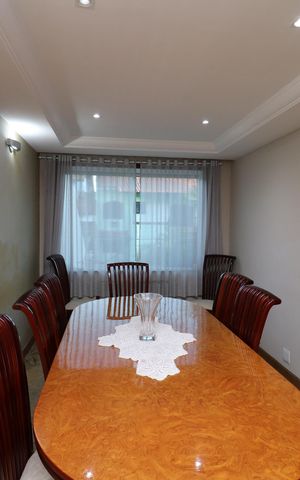 Casa à venda com 450m², 5 quartos e 4 vagasSala