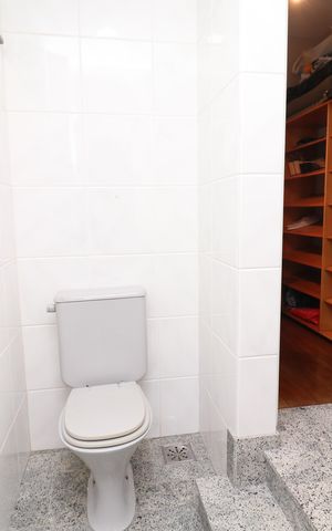 Casa à venda com 450m², 5 quartos e 4 vagasBanheiros da Semi Suíte 1 e 2