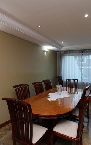 Casa à venda com 450m², 5 quartos e 4 vagasSala