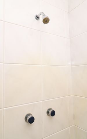 Casa à venda com 450m², 5 quartos e 4 vagasBanheiros da Semi Suíte 1 e 2