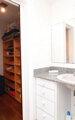 Casa à venda com 450m², 5 quartos e 4 vagasBanheiros da Semi Suíte 1 e 2