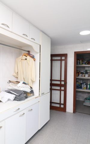 Casa à venda com 450m², 5 quartos e 4 vagasLavanderia