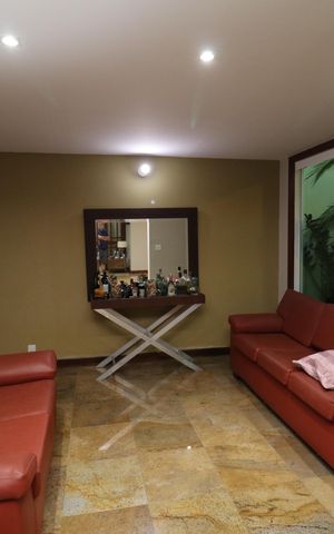 Casa à venda com 450m², 5 quartos e 4 vagasSala