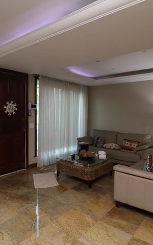 Casa à venda com 450m², 5 quartos e 4 vagasSala