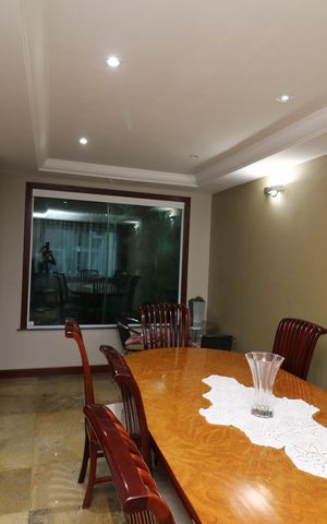 Casa à venda com 450m², 5 quartos e 4 vagasSala