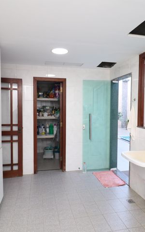 Casa à venda com 450m², 5 quartos e 4 vagasLavanderia
