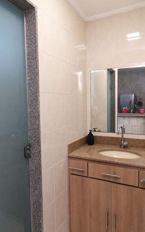 Casa à venda com 450m², 5 quartos e 4 vagasBanheiro de Serviço 2