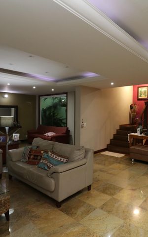 Casa à venda com 450m², 5 quartos e 4 vagasSala