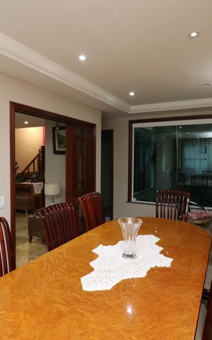 Casa à venda com 450m², 5 quartos e 4 vagasSala