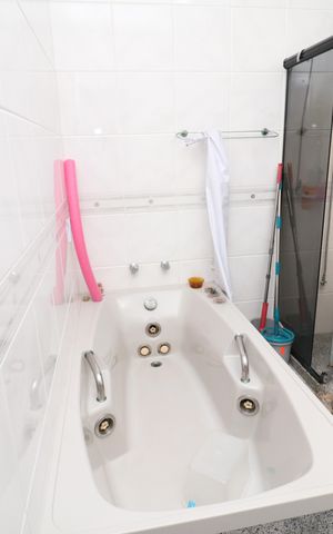 Casa à venda com 450m², 5 quartos e 4 vagasBanheiro da Suíte 2