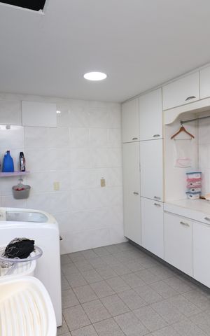 Casa à venda com 450m², 5 quartos e 4 vagasLavanderia