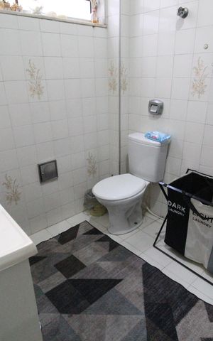 Casa à venda com 185m², 3 quartos e 2 vagasBanheiro social
