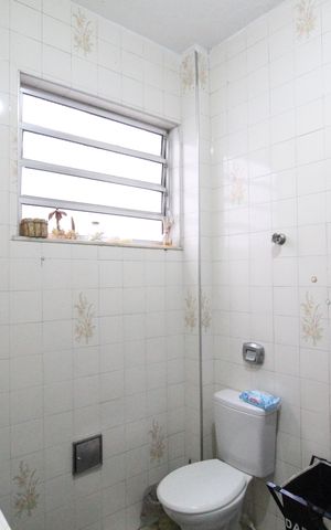 Casa à venda com 185m², 3 quartos e 2 vagasBanheiro social