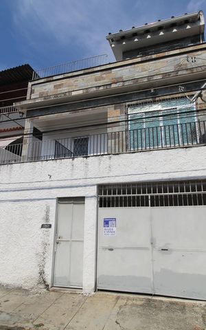 Casa à venda com 185m², 3 quartos e 2 vagasFachada