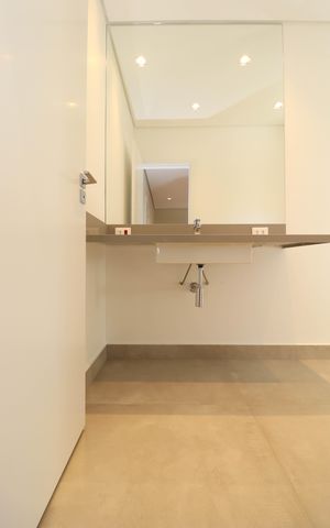 Casa à venda com 340m², 4 quartos e 4 vagas Casa à venda com 340m², 4 quartos e 4 vagasBanheiro da Suíte 2