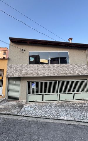 Casa à venda com 191m², 3 quartos e 3 vagas Casa à venda com 191m², 3 quartos e 3 vagasFachada