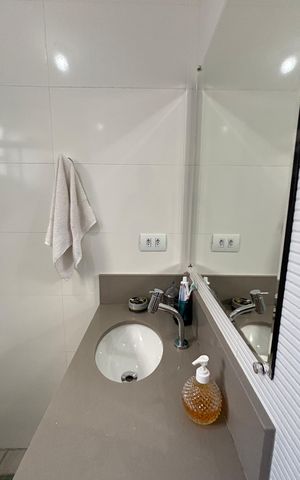 Casa à venda com 191m², 3 quartos e 3 vagas Casa à venda com 191m², 3 quartos e 3 vagasBanheiro Social